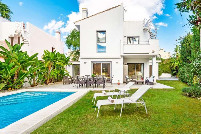 Image No.1-4 Bed Villa for sale