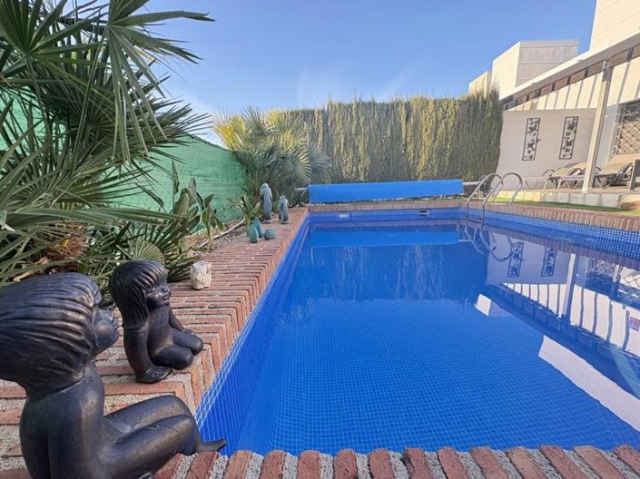 Image No.10-2 Bed Villa for sale