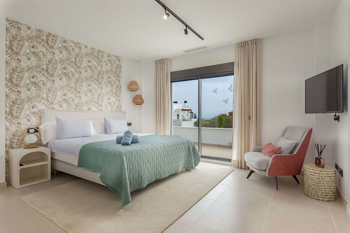 Image No.10-2 Bed Property for sale