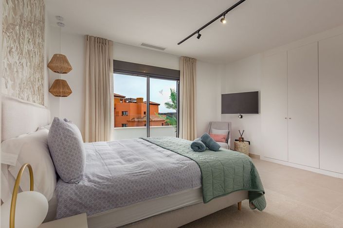 Image No.11-2 Bed Property for sale