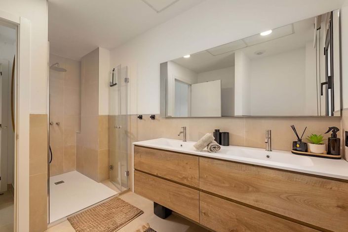 Image No.9-2 Bed Property for sale