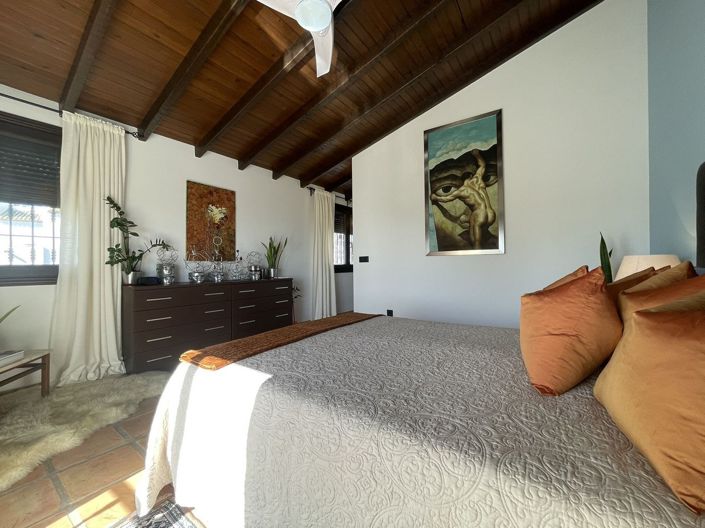 Image No.101-5 Bed Villa for sale