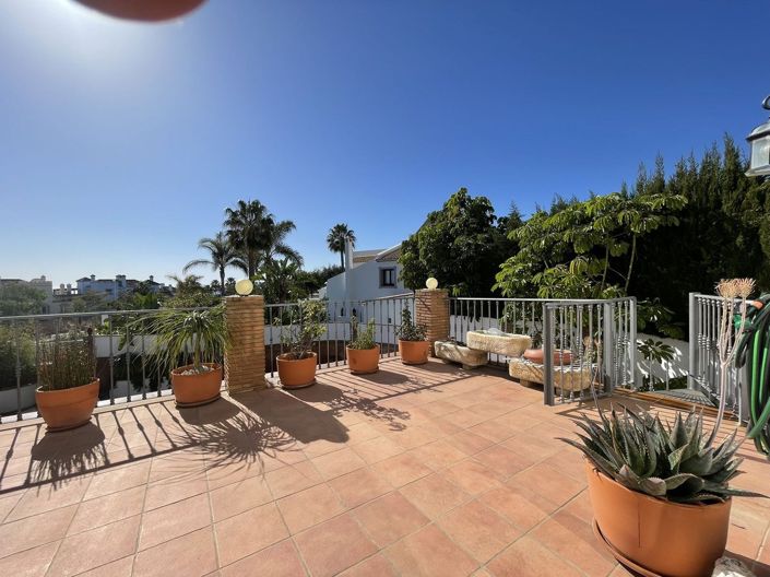 Image No.42-5 Bed Villa for sale