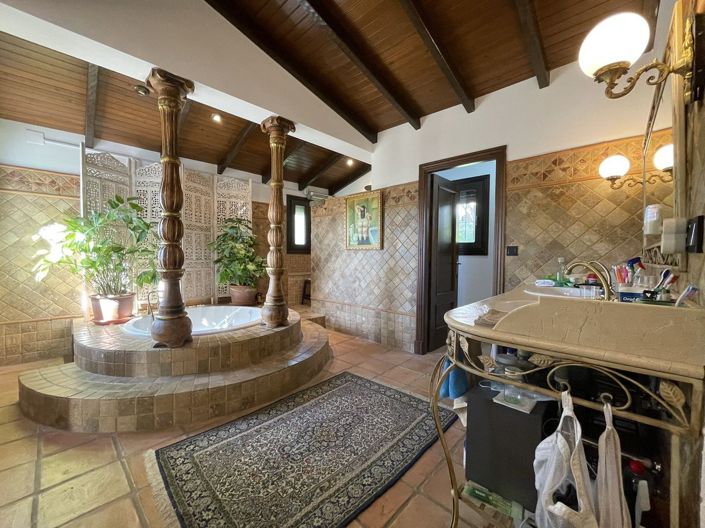 Image No.5-5 Bed Villa for sale