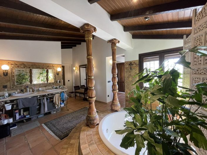 Image No.89-5 Bed Villa for sale