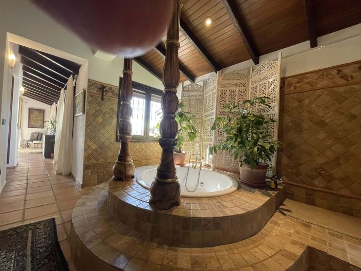 Image No.90-5 Bed Villa for sale