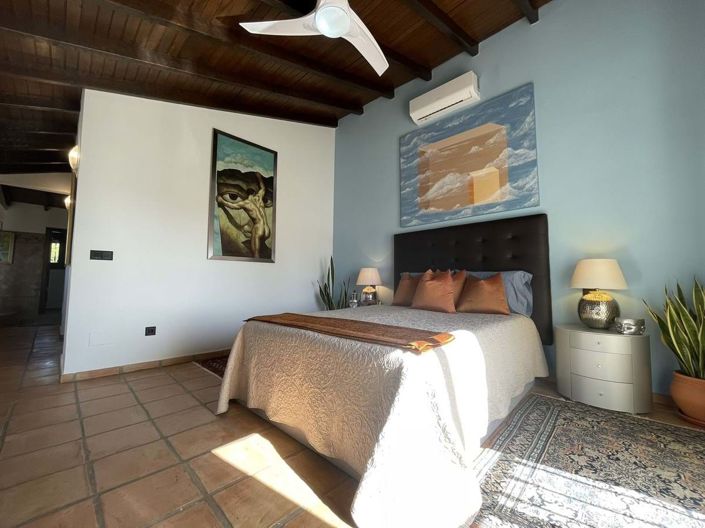 Image No.98-5 Bed Villa for sale