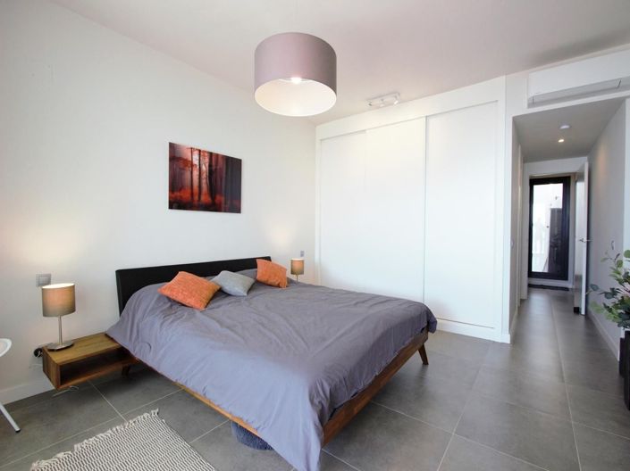 Image No.21-3 Bed Apartment for sale