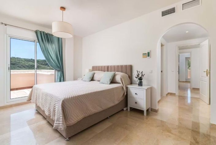 Image No.12-4 Bed Semi-Detached for sale