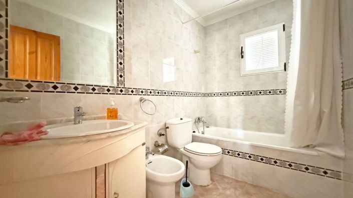 Image No.12-3 Bed Apartment for sale