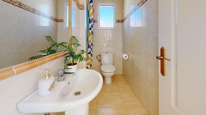 Image No.25-3 Bed Townhouse for sale