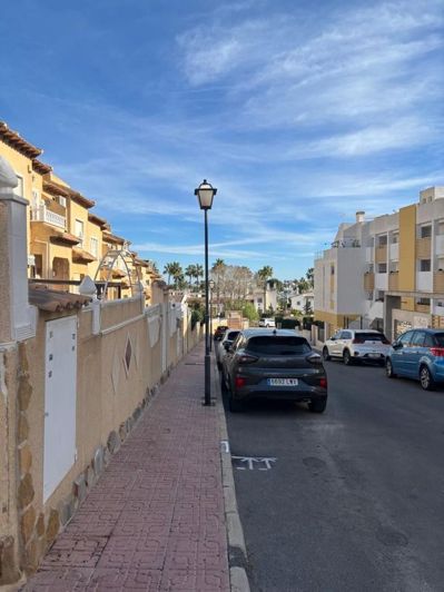 Image No.21-3 Bed Townhouse for sale