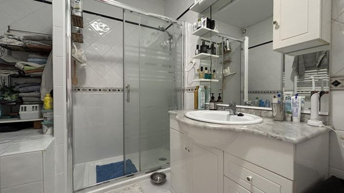 Image No.21-2 Bed Townhouse for sale