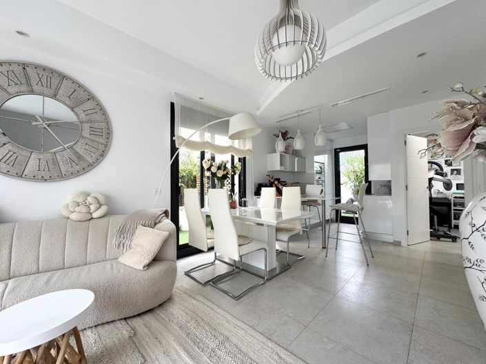 Image No.7-3 Bed Villa for sale