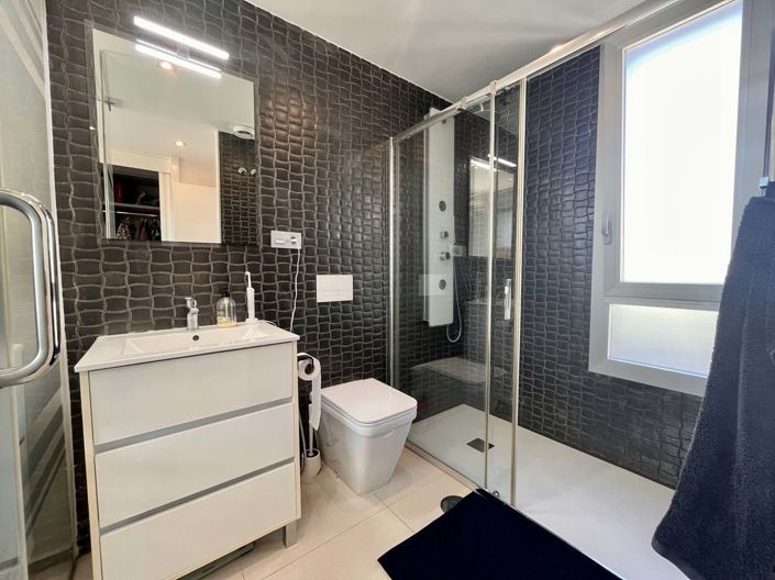 Image No.10-3 Bed Villa for sale