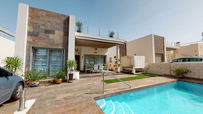 Image No.1-4 Bed Villa for sale