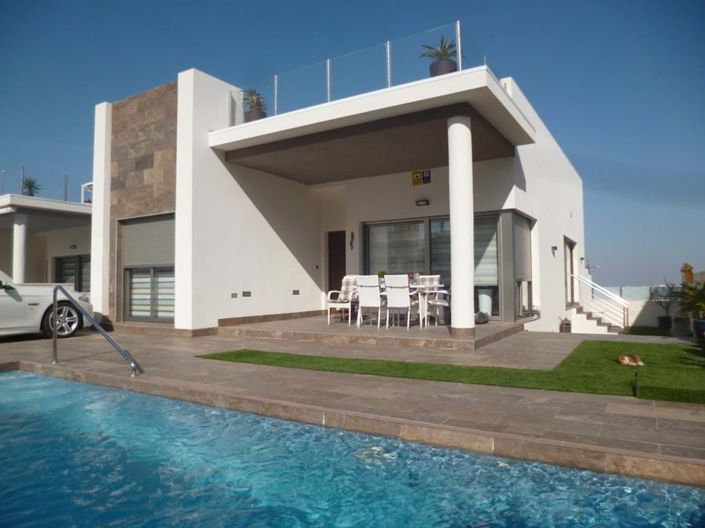 Image No.1-4 Bed Villa for sale
