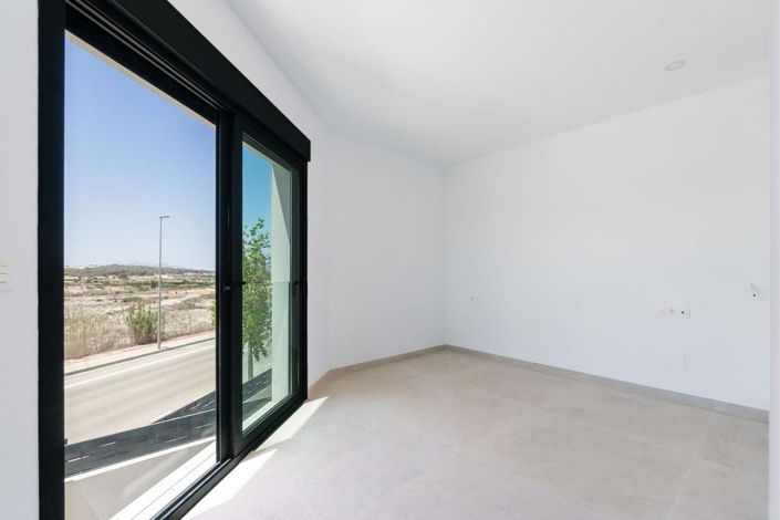 Image No.15-2 Bed Semi-Detached for sale