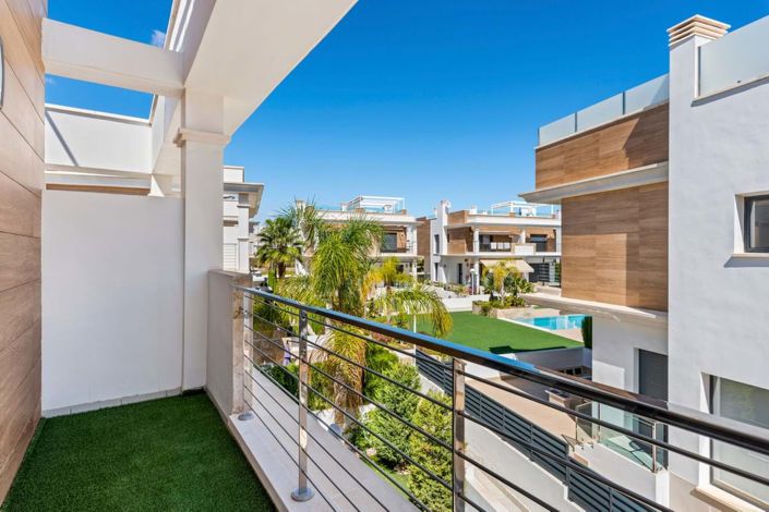 Image No.18-4 Bed Townhouse for sale