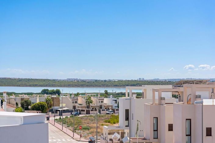 Image No.32-4 Bed Townhouse for sale