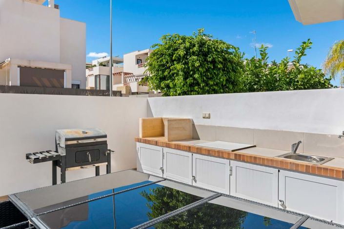 Image No.35-4 Bed Townhouse for sale