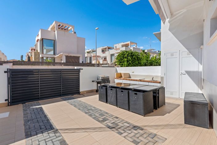 Image No.36-4 Bed Townhouse for sale