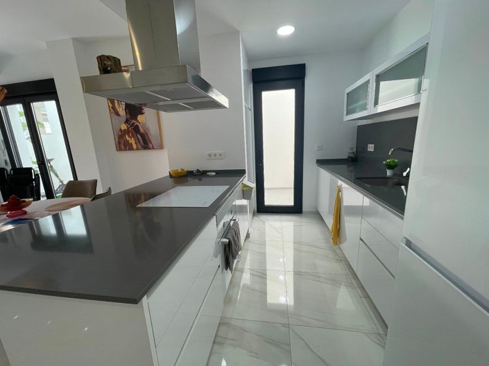 Image No.5-3 Bed Villa for sale