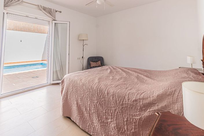 Image No.12-4 Bed Villa for sale