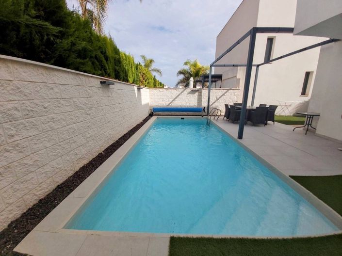 Image No.1-2 Bed Villa for sale