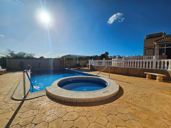 Image No.1-3 Bed Villa for sale