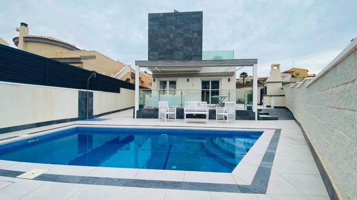 Image No.1-3 Bed Villa for sale