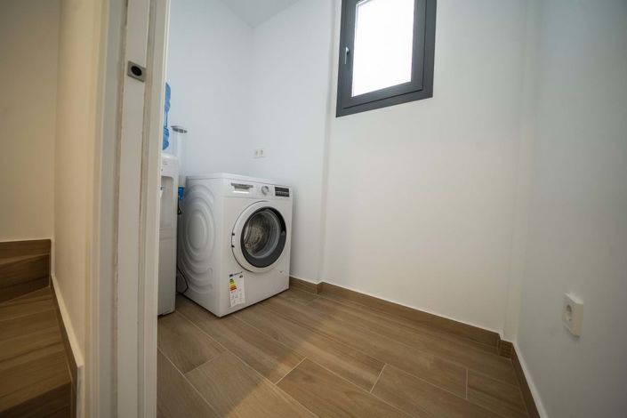 Image No.47-3 Bed Semi-Detached for sale