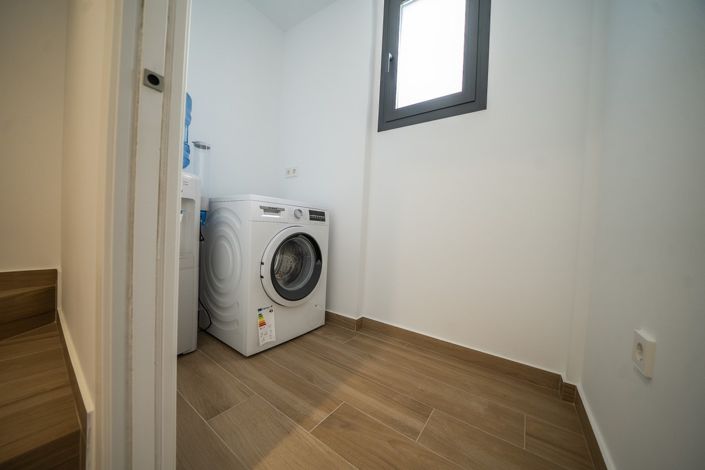 Image No.47-3 Bed Semi-Detached for sale