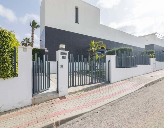 Image No.12-3 Bed Semi-Detached for sale