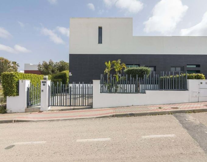 Image No.2-3 Bed Semi-Detached for sale