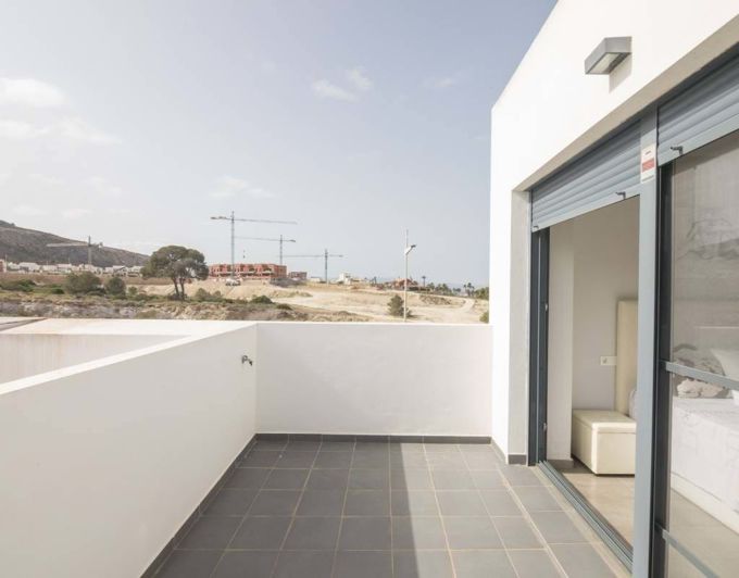 Image No.20-3 Bed Semi-Detached for sale