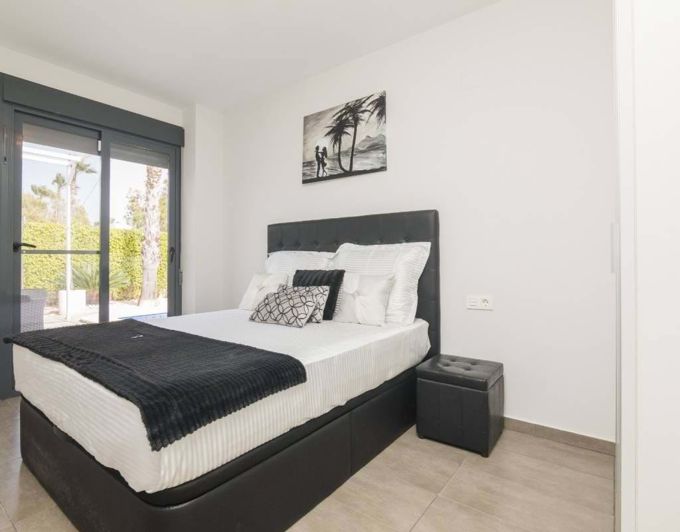 Image No.22-3 Bed Semi-Detached for sale