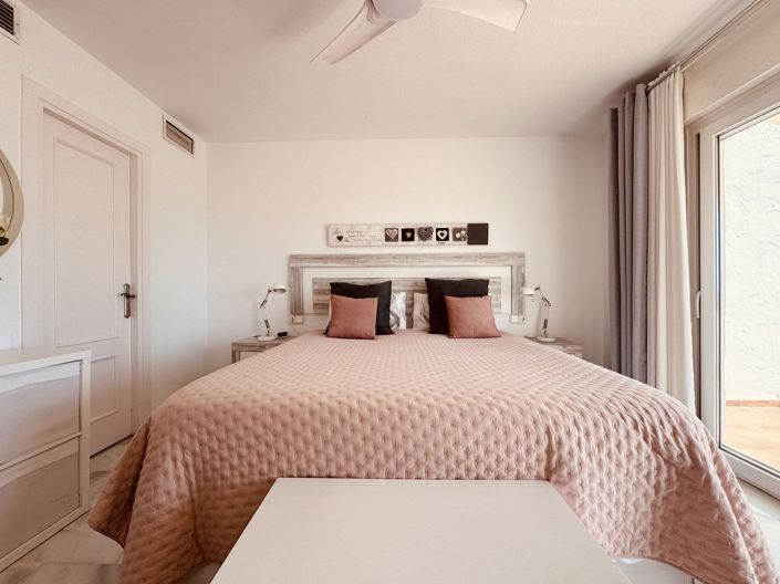 Image No.25-2 Bed Semi-Detached for sale