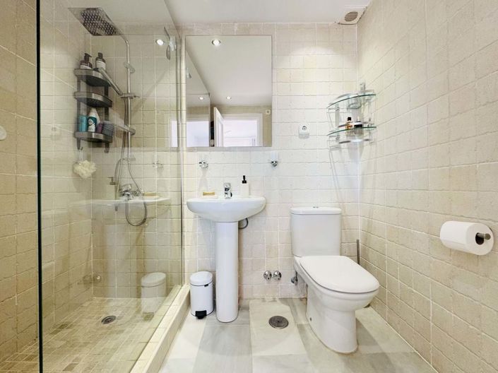 Image No.32-2 Bed Semi-Detached for sale