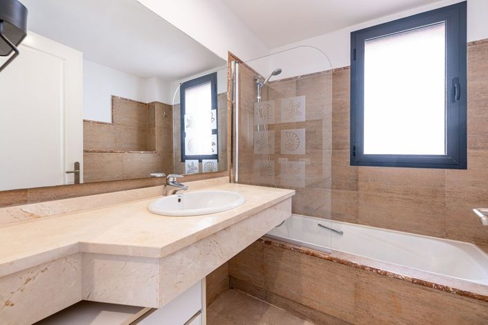 Image No.14-2 Bed Apartment for sale