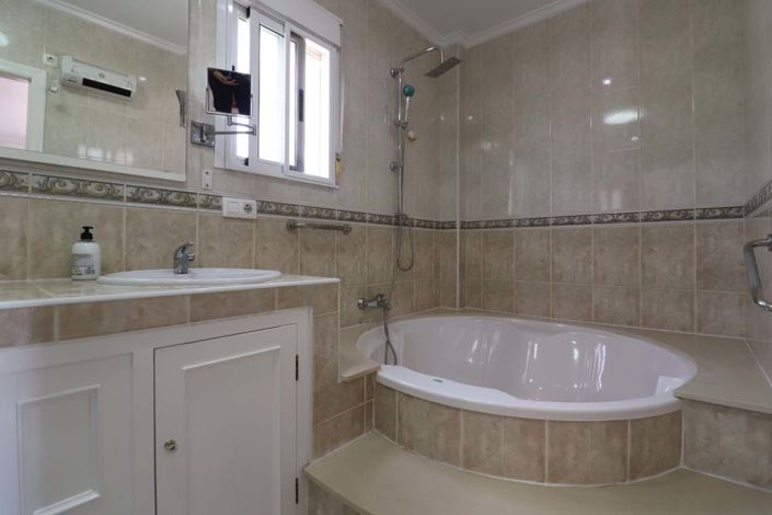 Image No.29-4 Bed Villa for sale