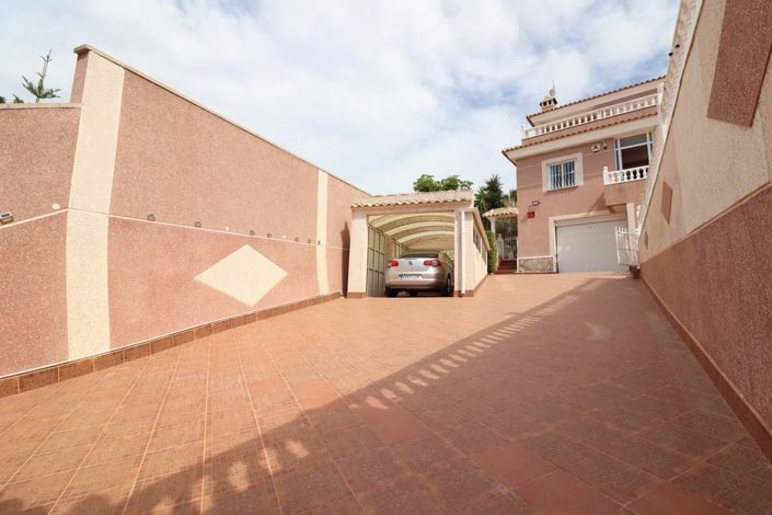 Image No.4-4 Bed Villa for sale