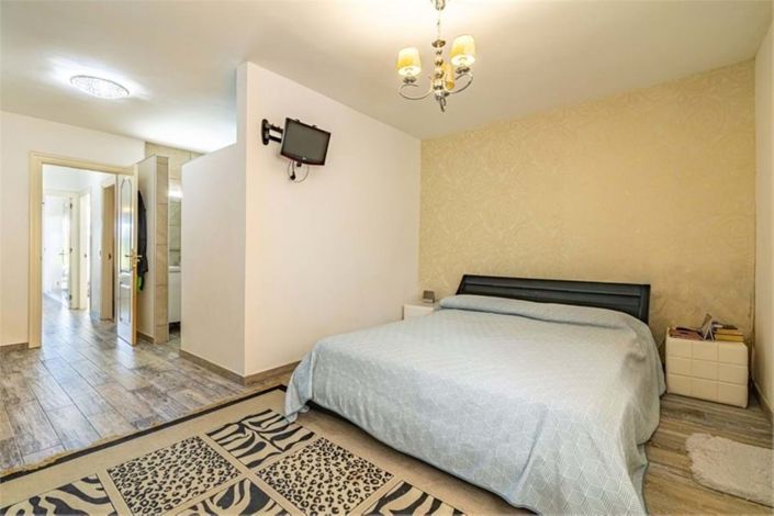 Image No.11-3 Bed Townhouse for sale