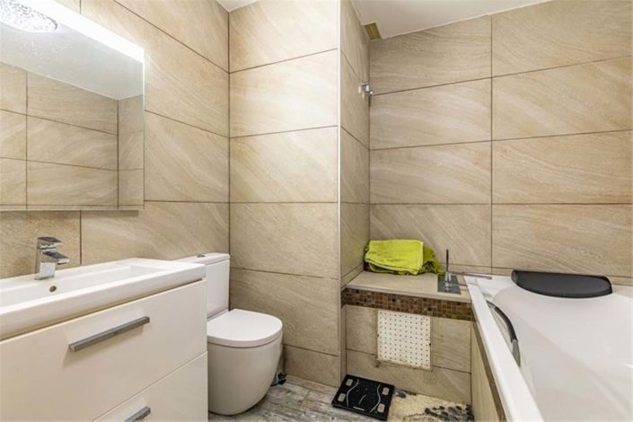 Image No.16-3 Bed Townhouse for sale