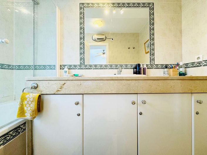 Image No.12-3 Bed Semi-Detached for sale