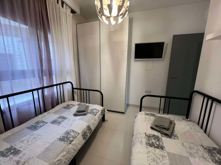 Image No.13-2 Bed Property for sale