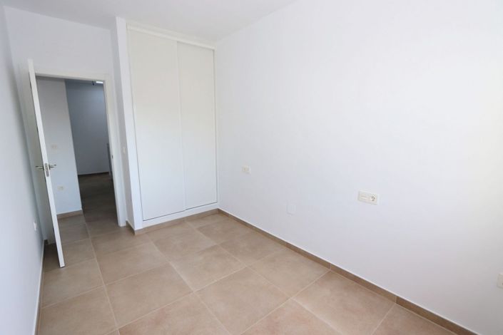 Image No.13-3 Bed Townhouse for sale