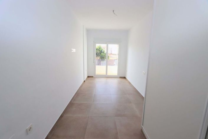 Image No.18-3 Bed Townhouse for sale