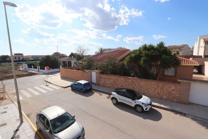 Image No.25-3 Bed Townhouse for sale