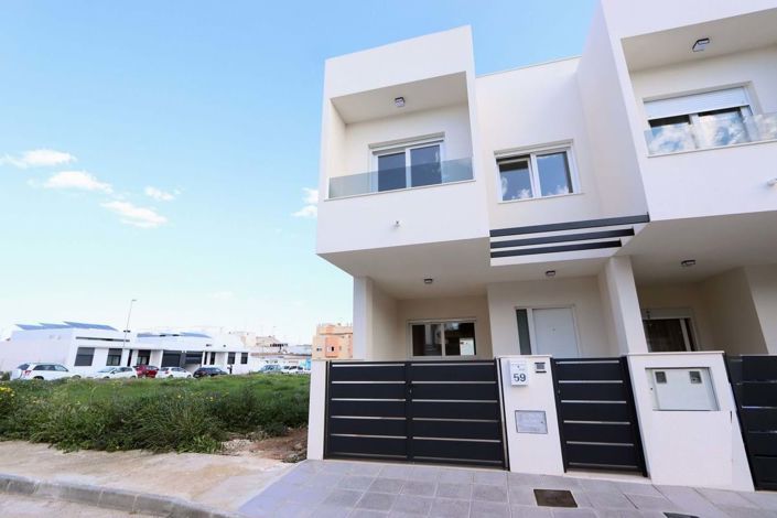 Image No.27-3 Bed Townhouse for sale